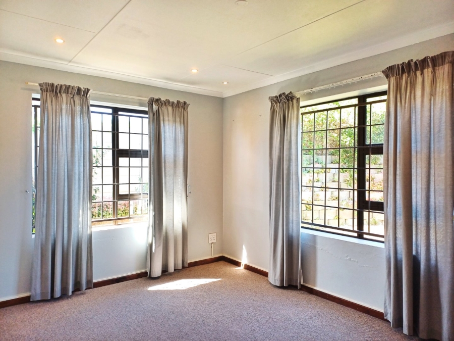 3 Bedroom Property for Sale in Fraaiuitsig Western Cape